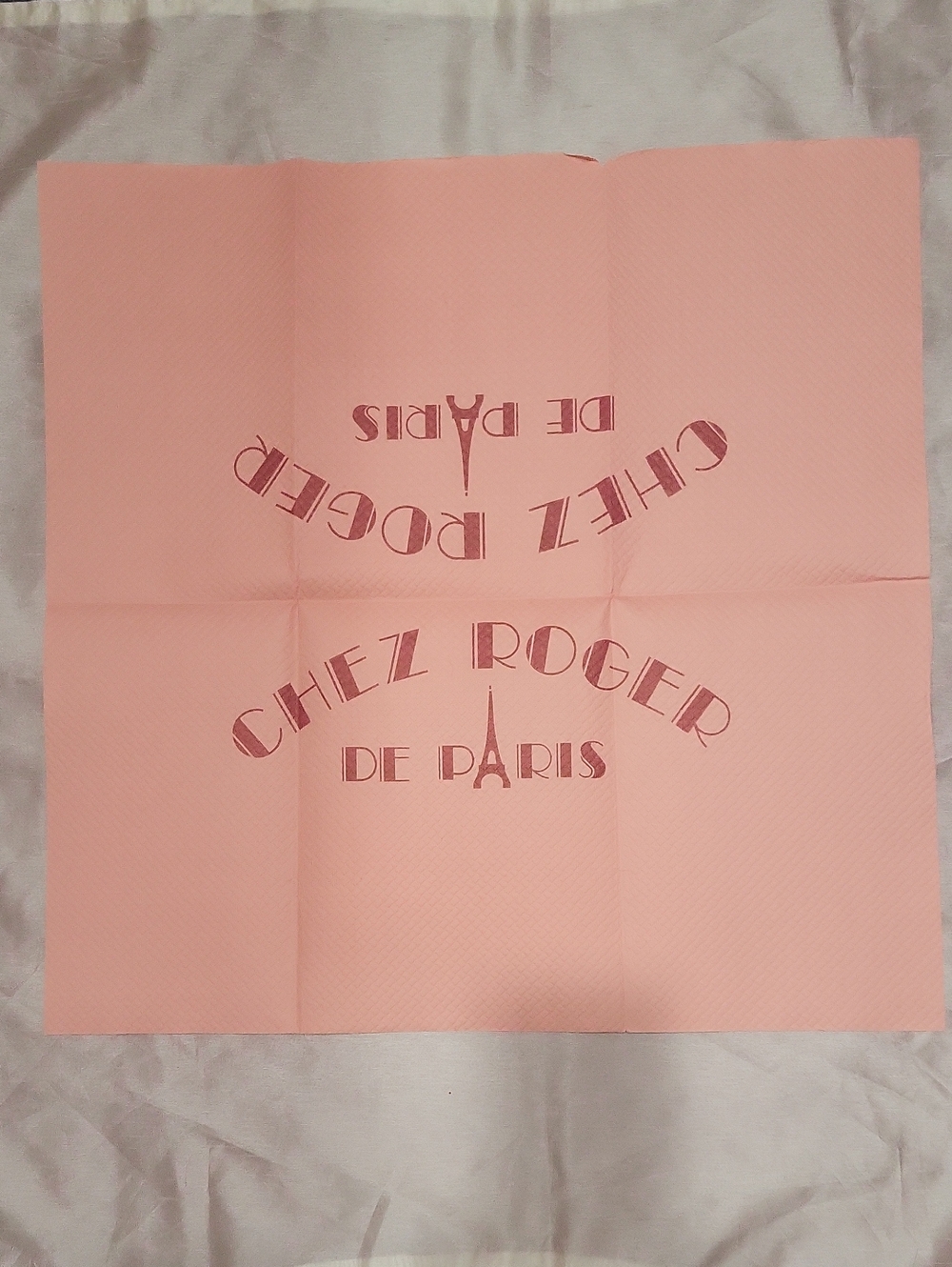 CHEZ ROGER DE PARIS Paper Table Covering
